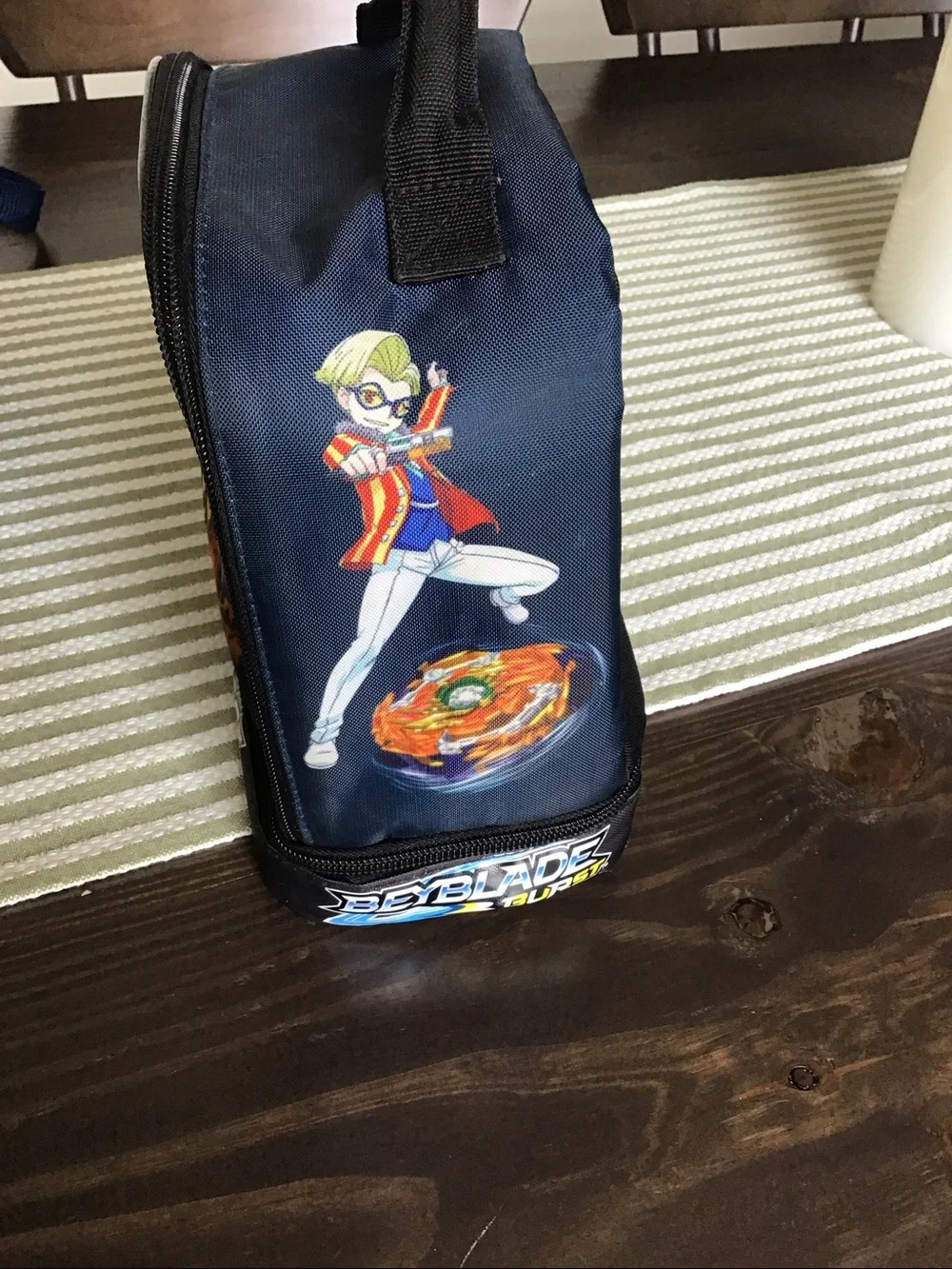 Intimo Beyblade Burst Fafnir dual compartment insulated lunch bag.